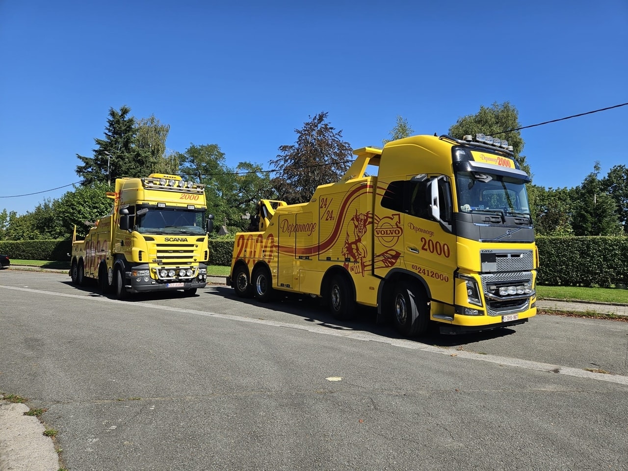 Zware gele takelwagen van Depannage 2000