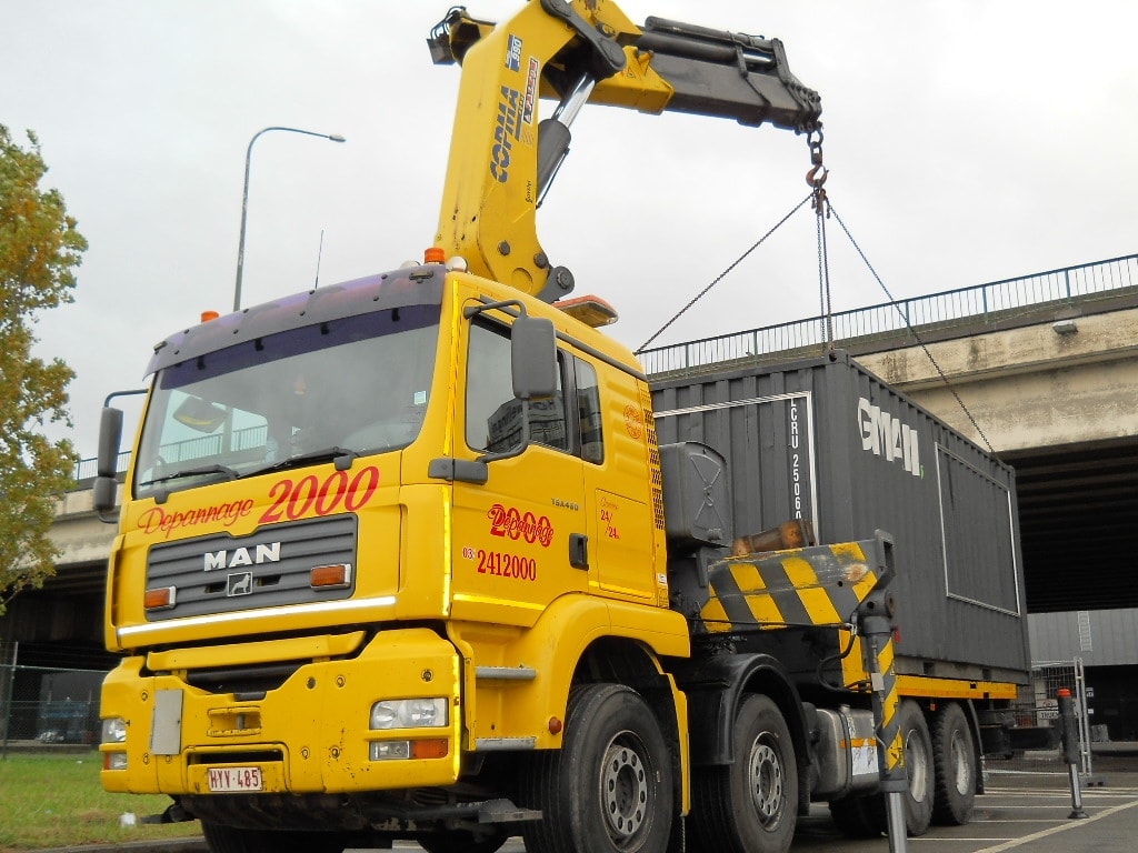 Transport van een container met een containerwagen